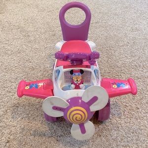 Toddler Minnie Mouse airplane